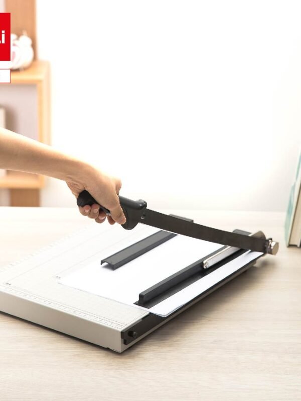 ديلي مقطع ورق سكين معدن - طبلية قياس B3 - مقبض وقفل حماية - أبيض - E8013